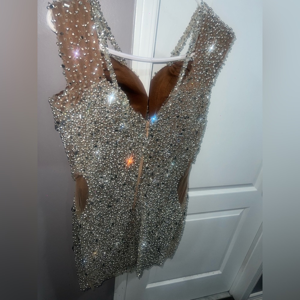 Such a beautiful dress .Size large . Stops mid thigh . ONLY WORN ONES !’